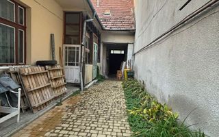 Casa de vanzare in centru orasului - Poză 5