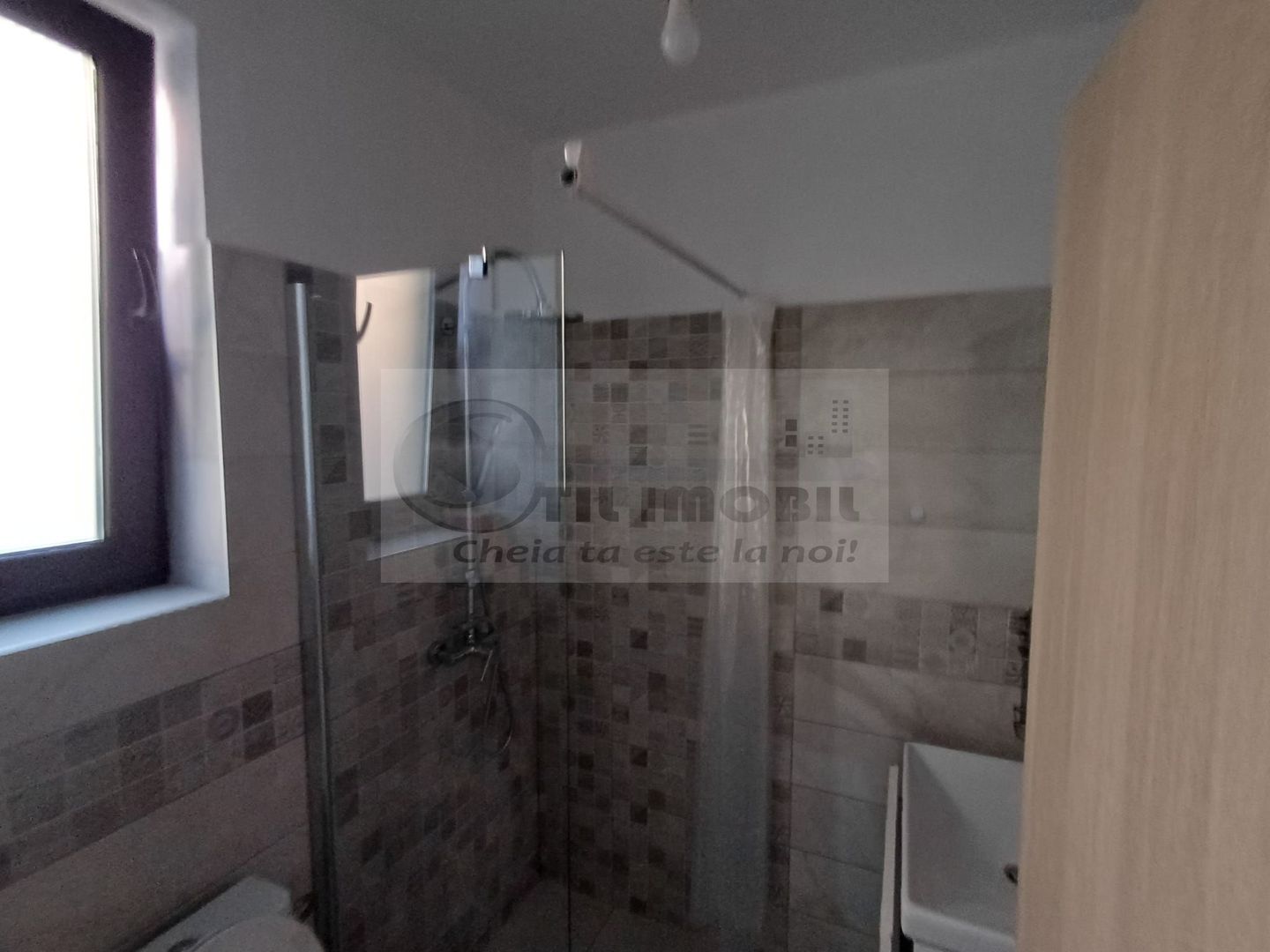 Casă 4 camere, 2 Locuri de parcare–Zona Valea Adanca- 830 euro - Poză 11