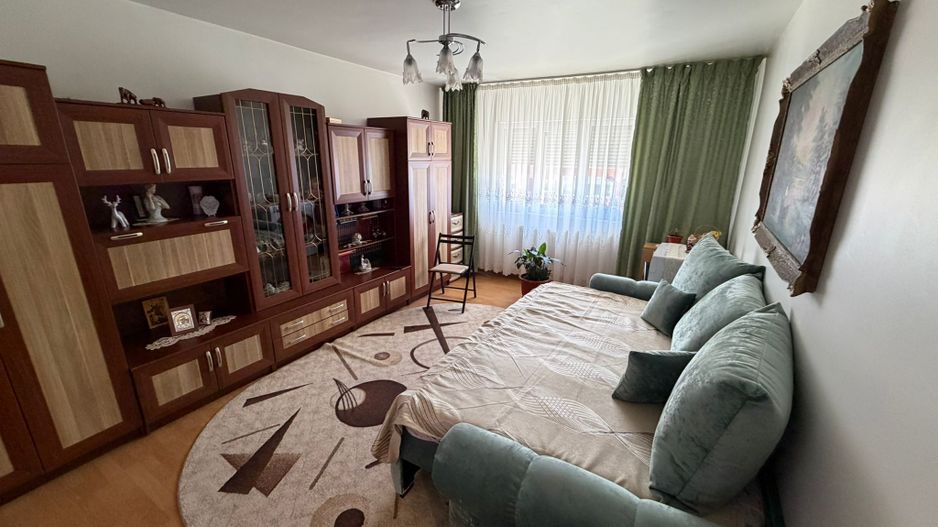 Apartament 2 camere, decomandat - zona Cetate - Poză 1