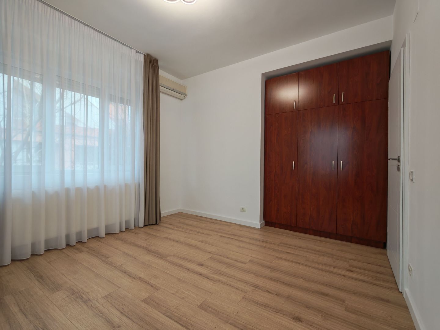 Vilă duplex Pipera, grădină, parcare - Poză 8