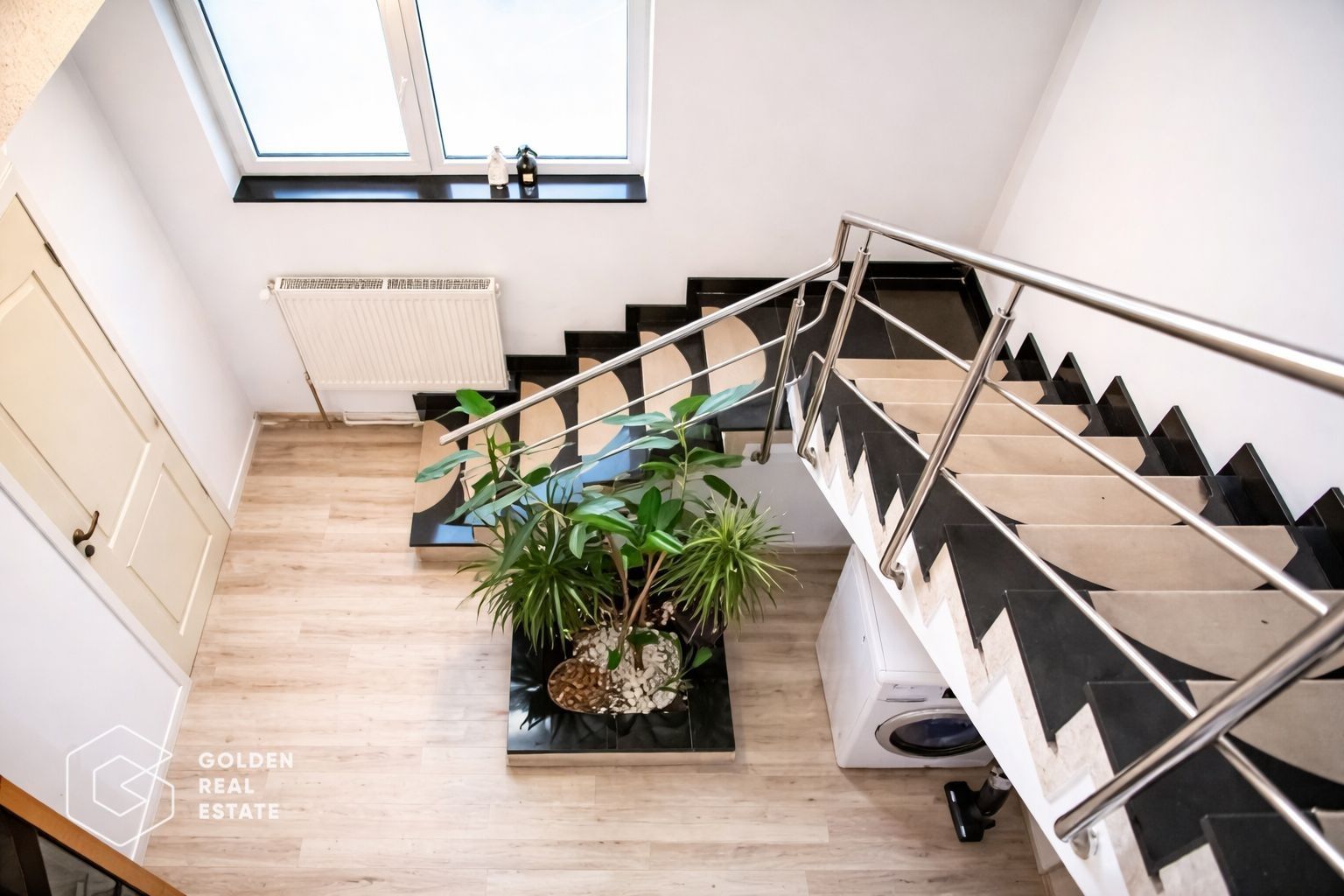 Vilă exclusivistă cu funcțiuni mixte, în Sânandrei- potențial investițional - Poză 2