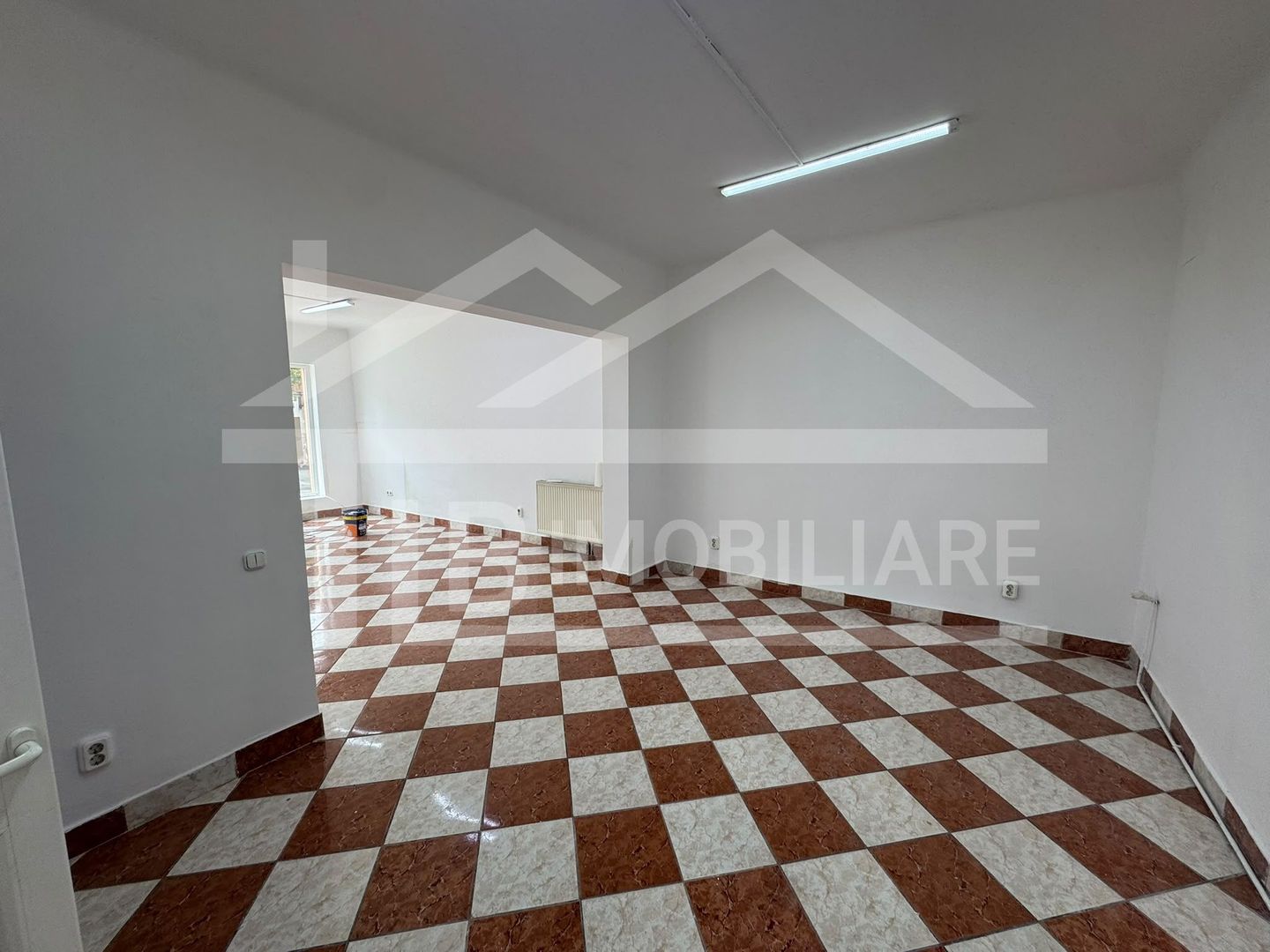 Spatiu comercial, 50 mp, vad pietonal, Zona Revolutiei - Poză 1