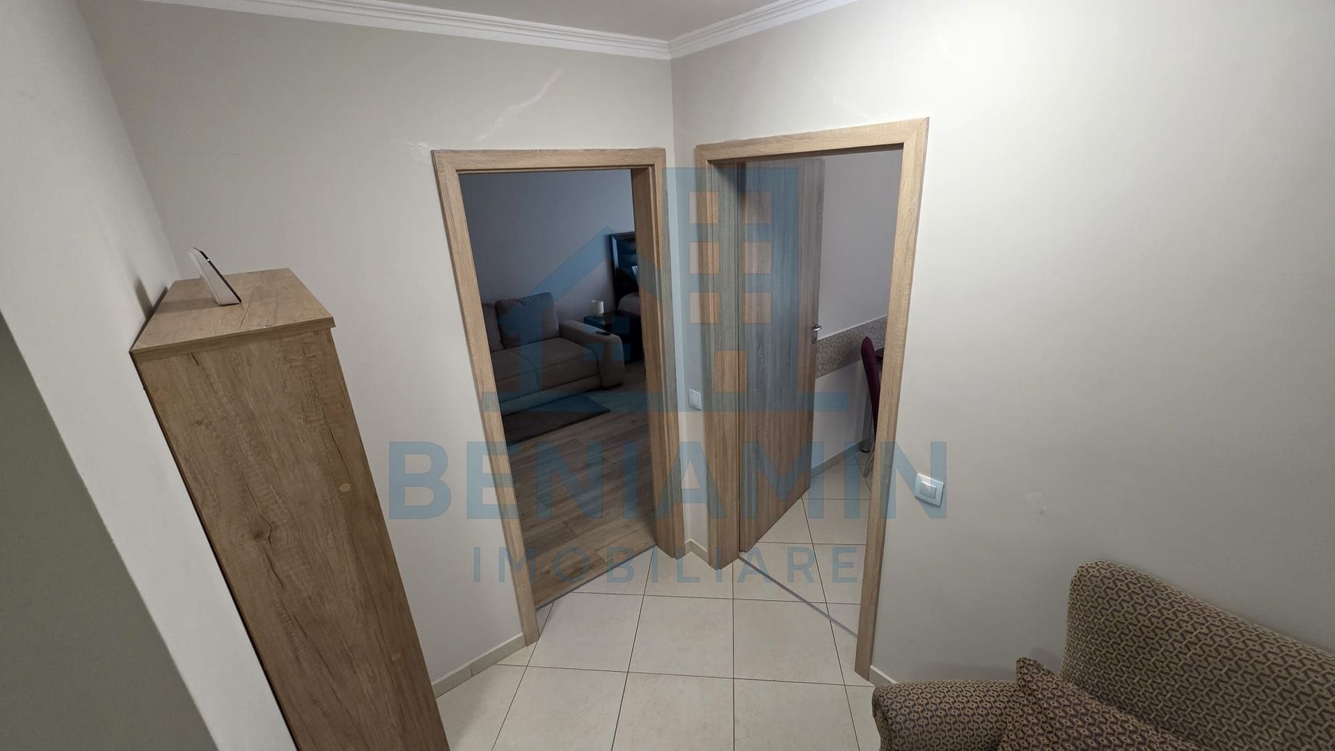 Garsoniera decomandata spatioasa Tractorul Coresi 52mp parter - Poză 5