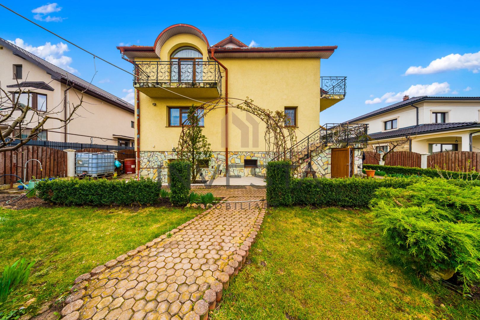 Casa individuala cu 7 camere, 260 mp, teren 900 mp, front 19m, Europa - Poză 21