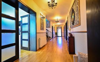 Somptuozitate in stil modern, 2 garaje, 3 terase, totul pe 1.000 mp teren - Poză 7