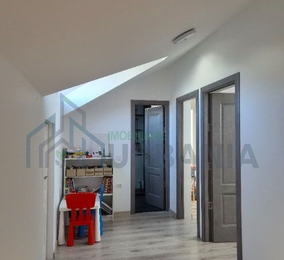 Apartament cu 4 camere de vânzare în Valea Lupului - Poză 9
