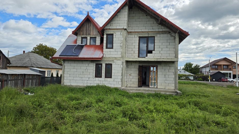 Casa la rosu Boroaia-Suceava - Poză 2