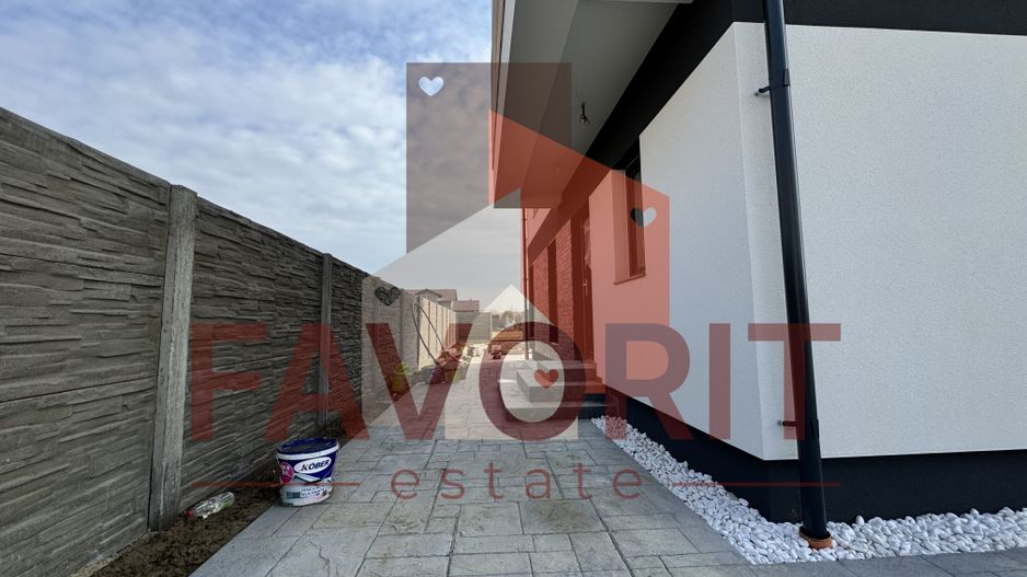 Duplex in Mosnita. Despartit prin anexa. La asfalt. - Poză 5