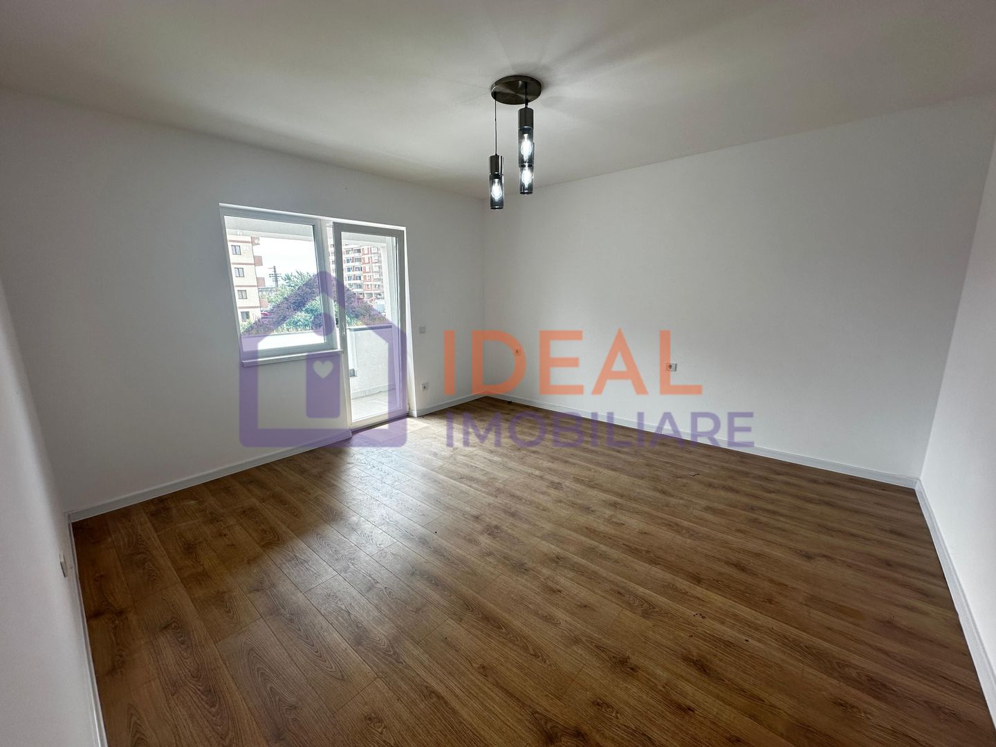 Apartament 2 camere si balcon, zona Calea Surii Mici - Poză 3