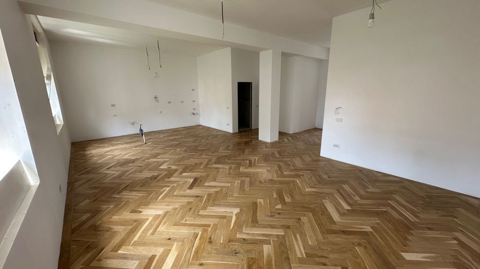 Apartament renovat în clădire istorică - are garaj - Poză 5