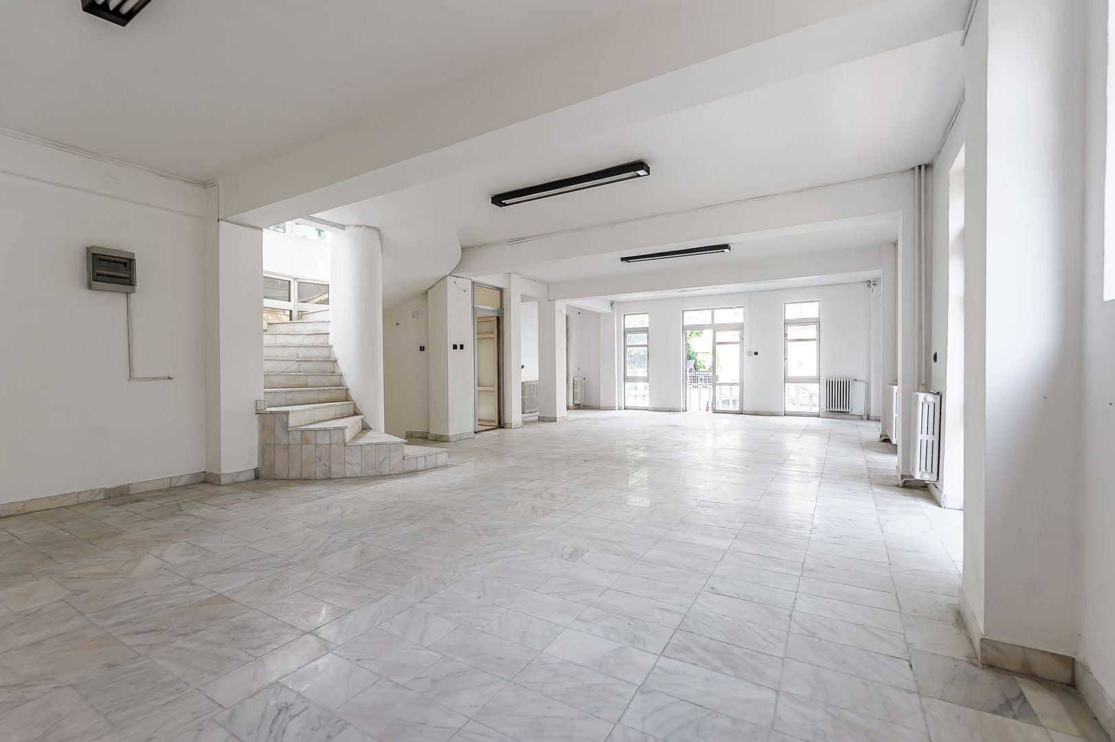 Imobil versatil, ideal pentru investiție, zonă cu trafic intens, Arad - Poză 3