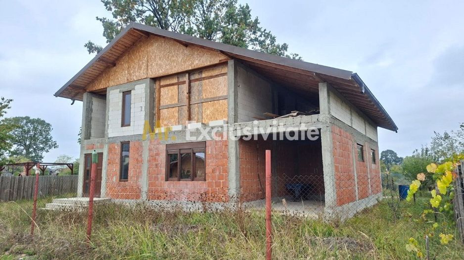 Casă Suseni-Cersani construcție solidă, teren 578 mp, zona superba - Poză 1
