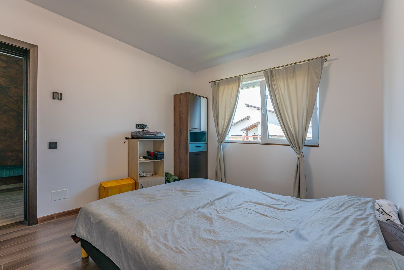 Casă Individuală de Închiriat, Încălzire în Pardoseală, Teren 400 mp - Poză 15