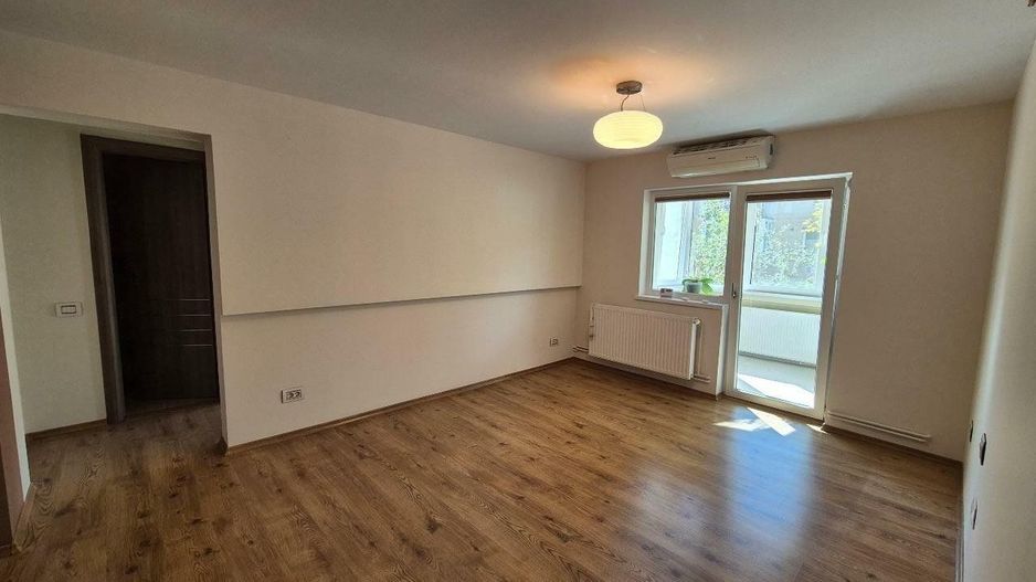 Central, 4 camere renovate, liber la vanzare, loc parcare concesionat - Poză 6