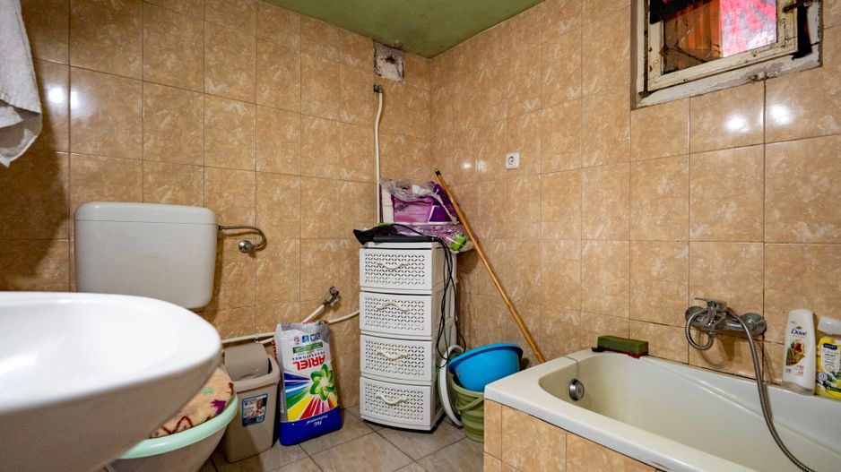Casa de vanzare cu 2 camere si teren 1068 mp zona Renașterii - Poză 8