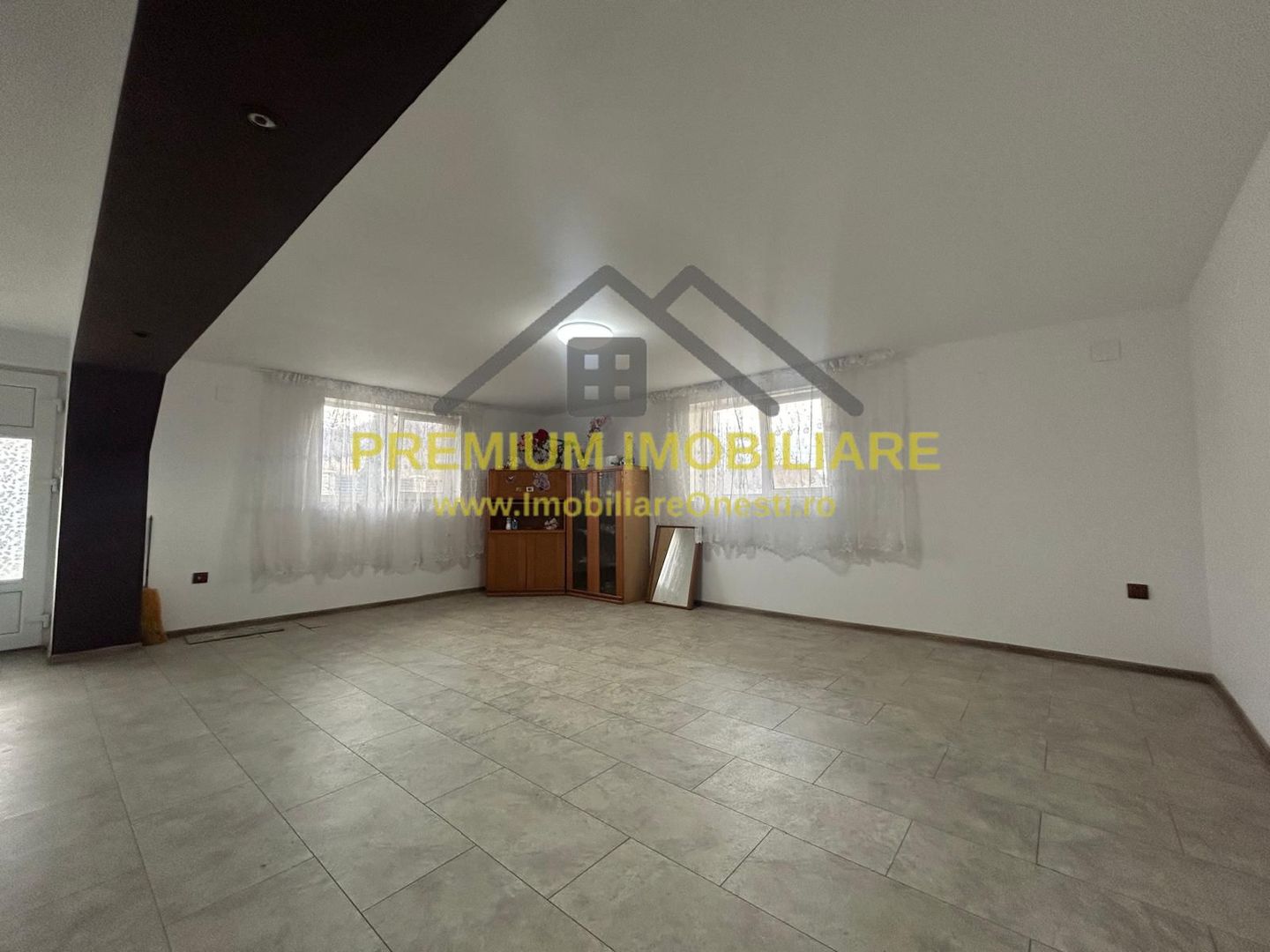 Casă de vânzare la 15 minute de Onești – teren 1000 mp - Poză 2