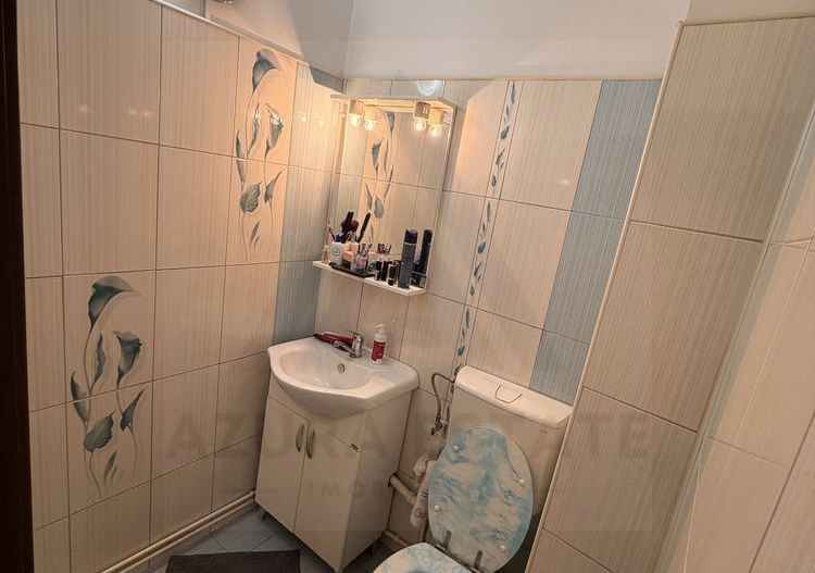 Apartament 4 camere 75 mp cu  balcon si pivnita pe b-dul Mihai Viteazu - Poză 4
