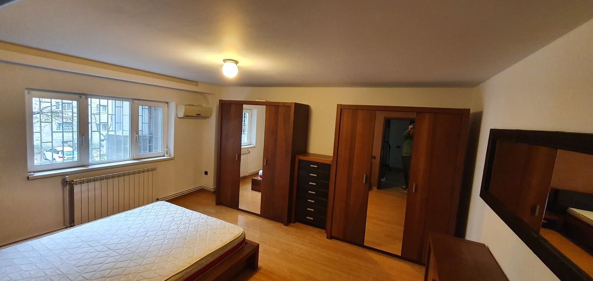 Apartament 3 camere spatios, , langa Vulcan -Sebastian - Pet Friendly - Poză 3