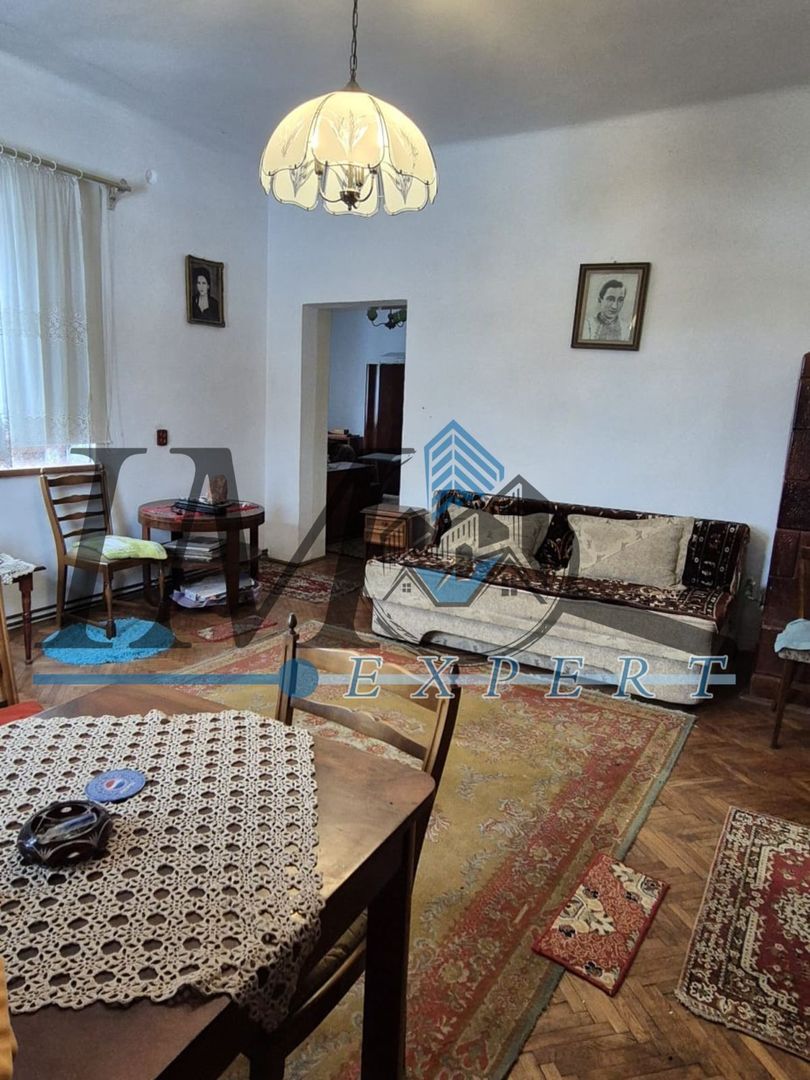 Casa ,curte și gradina.Teren cu 2700 mp. - Poză 2