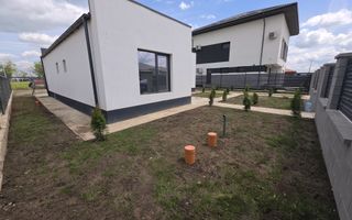 Casa 3 Camere | Curte amenajata - Poză 6