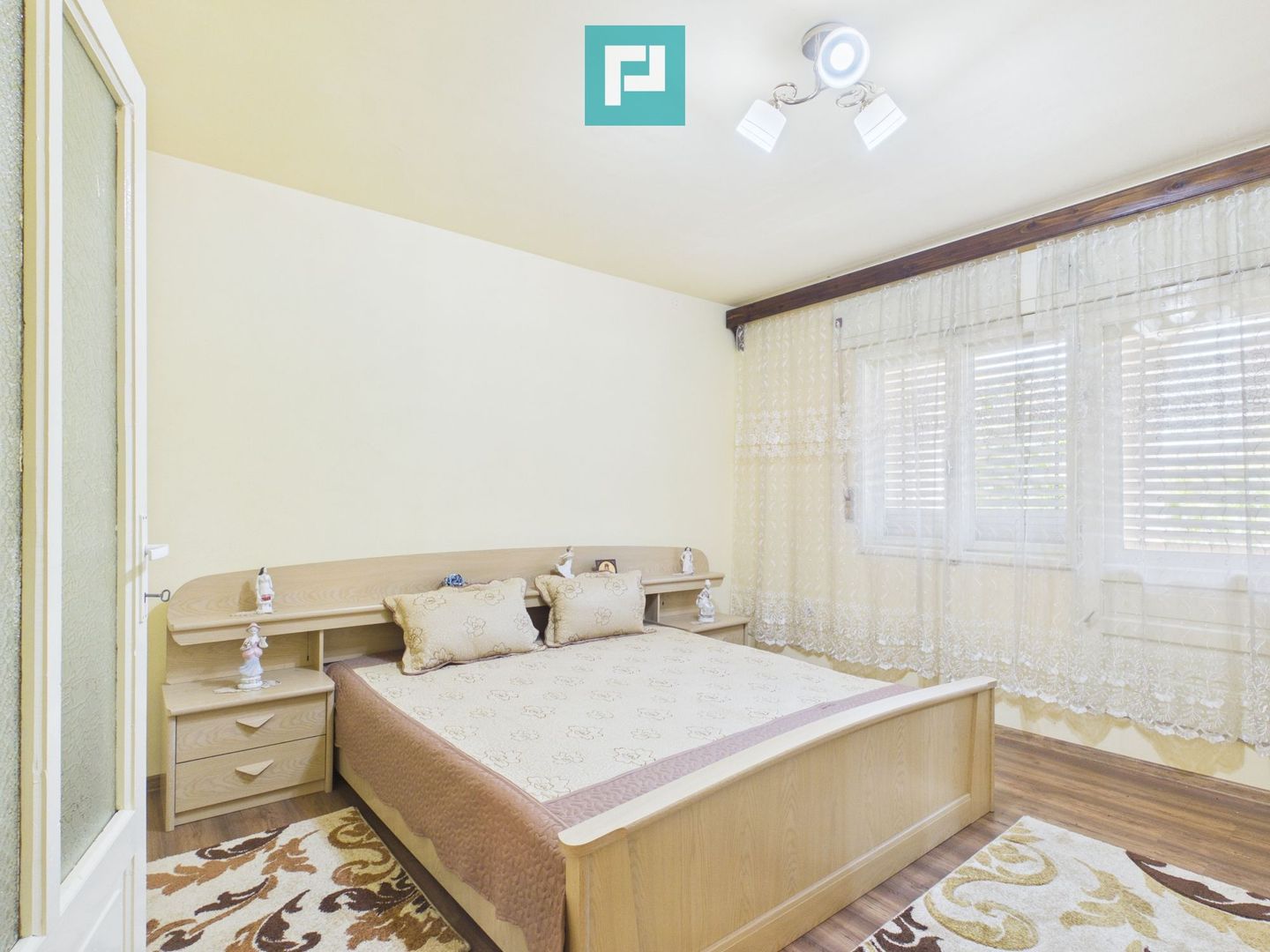 Casă/vilă cu 10 camere – Ineu, centru - Poză 15