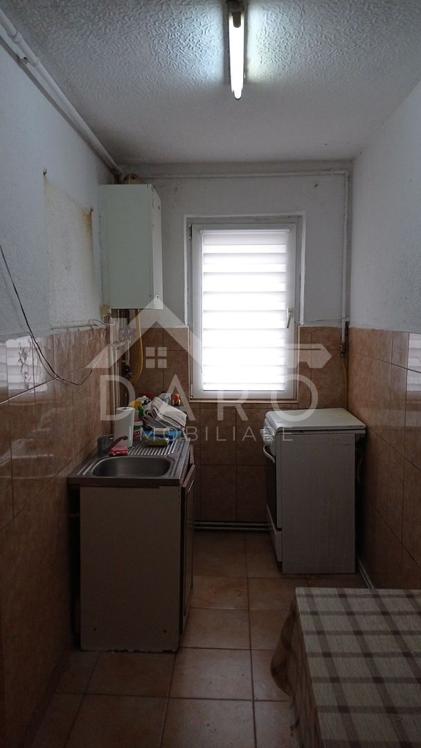 Vând apartament 3 camere - Poză 2