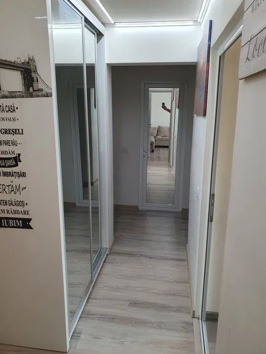 Apartment 3 cam dec Micro 18,et 8/10,renovat - Poză 4