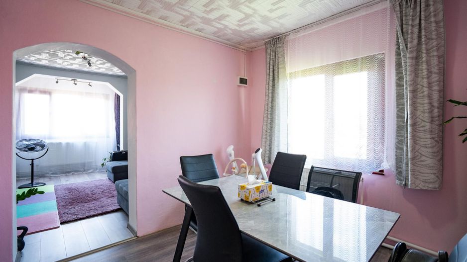 Apartament la casa cu curte proprie pe Ion Bogdan - Poză 2