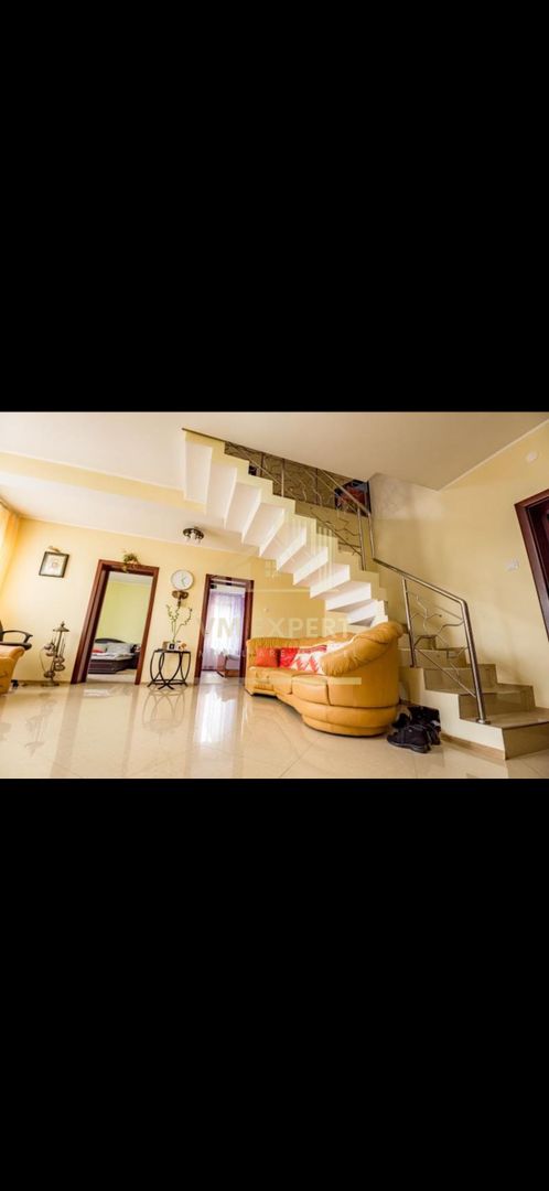 VILA 9 CAMERE, TEREN 1482 MP,  ZONA CENTRALA CAMPULUNG, PRET 190000 E - Poză 8