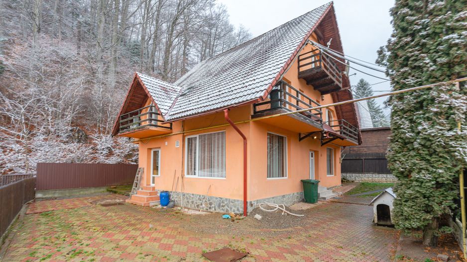 Casa individuala in Dambul Morii cu vedere spre Piatra Mare - Poză 1