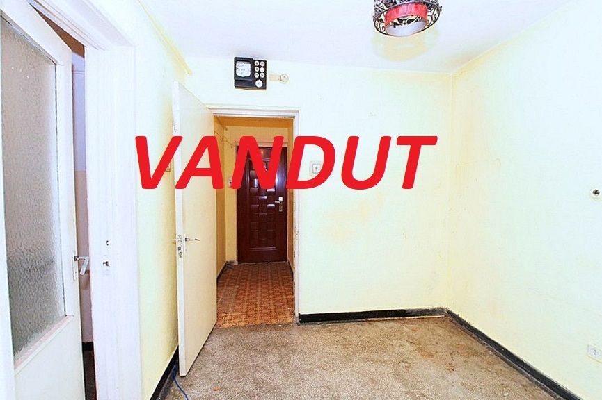 Vanzare apartament 3 camere, decomandat, etaj 2, Gavana - Poză 1