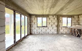 Casă cu potențial imens P+M, teren 7,91 ari, zonă liniștită, Ocna Șugatag. - Poză 2