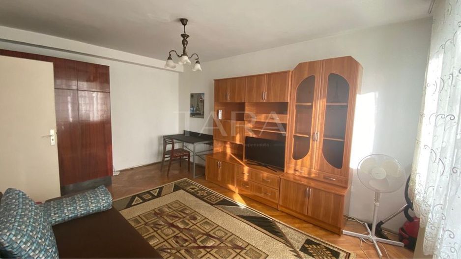 Apartament cu 2 camere, 52 mp, decomandat, renovat. - Poză 2
