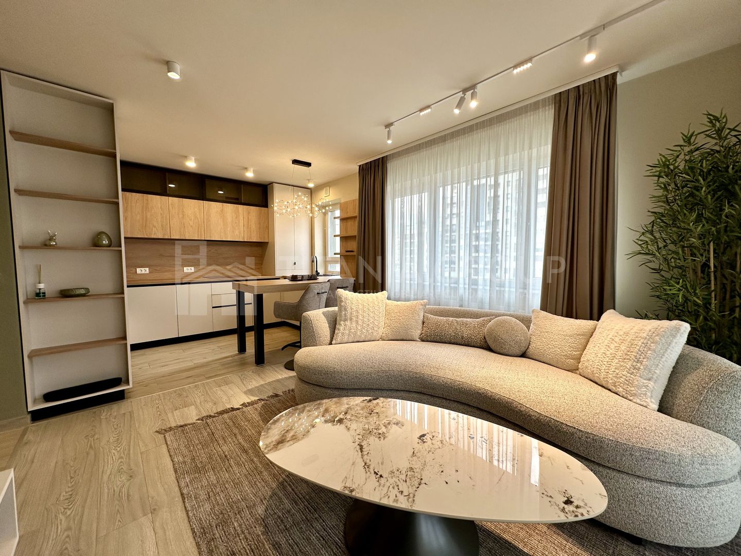 Prima Închiriere - Apartament superb 2 camere, boxă, parcare, Kasper Coresi - Poză 1