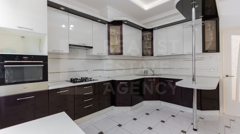 Chirie, casă, 2 nivele, 5 camere, str. George Meniuc, Centru - Poză 5