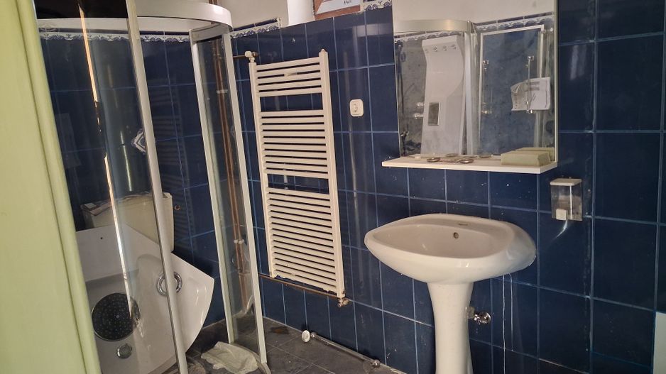 Casa RENOVATA partial 8 cam 6 ari 550mp garaj ANA IPATESCU. - Poză 12