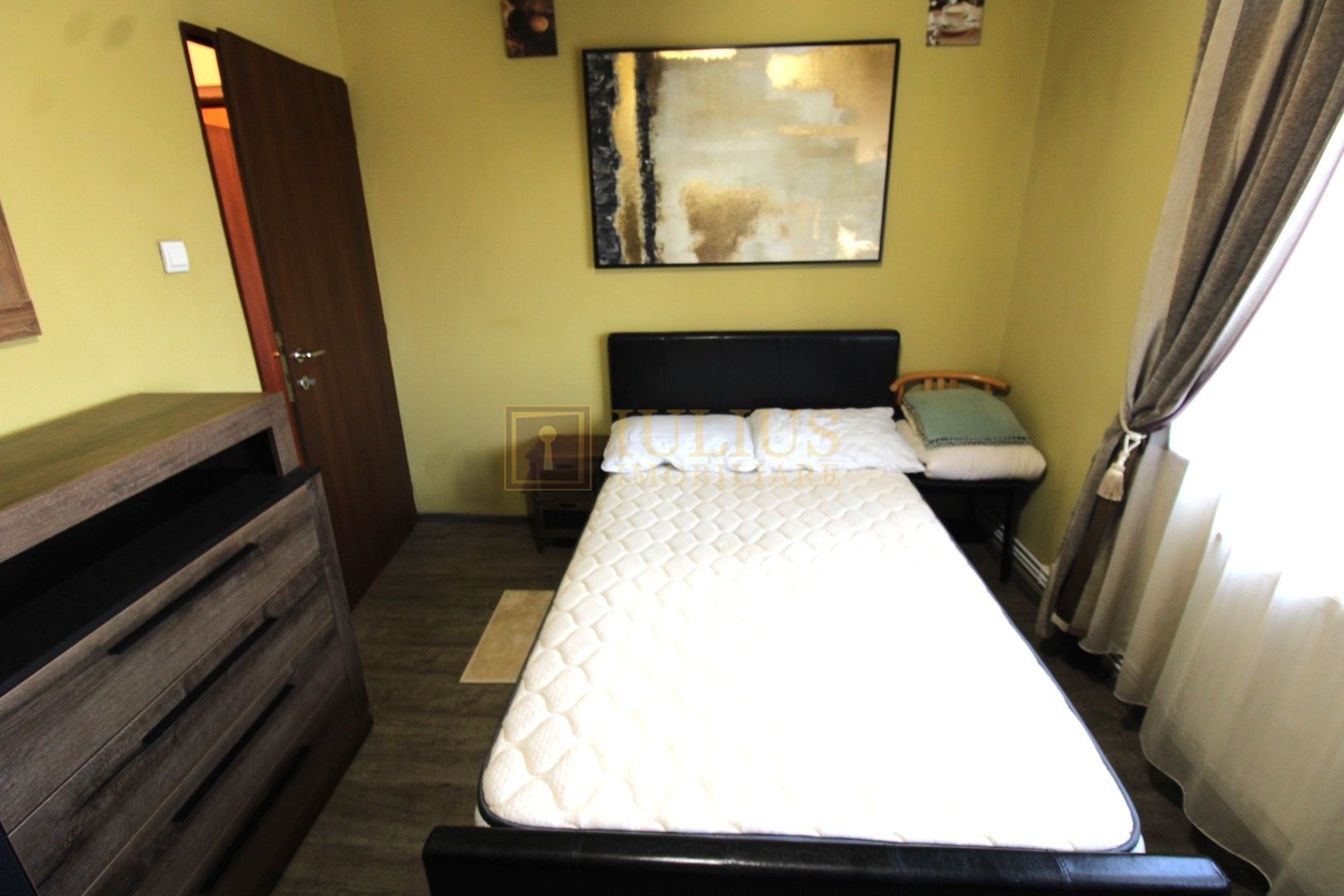 Apartament spatios, 3 camere, semidecomandat, Calea Buziasului - Poză 2