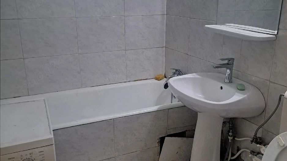 🔑 Vanzare apartament 3 camere, 80 mp, Etaj 1 – Piața Titan (Sălăjan) - Poză 2