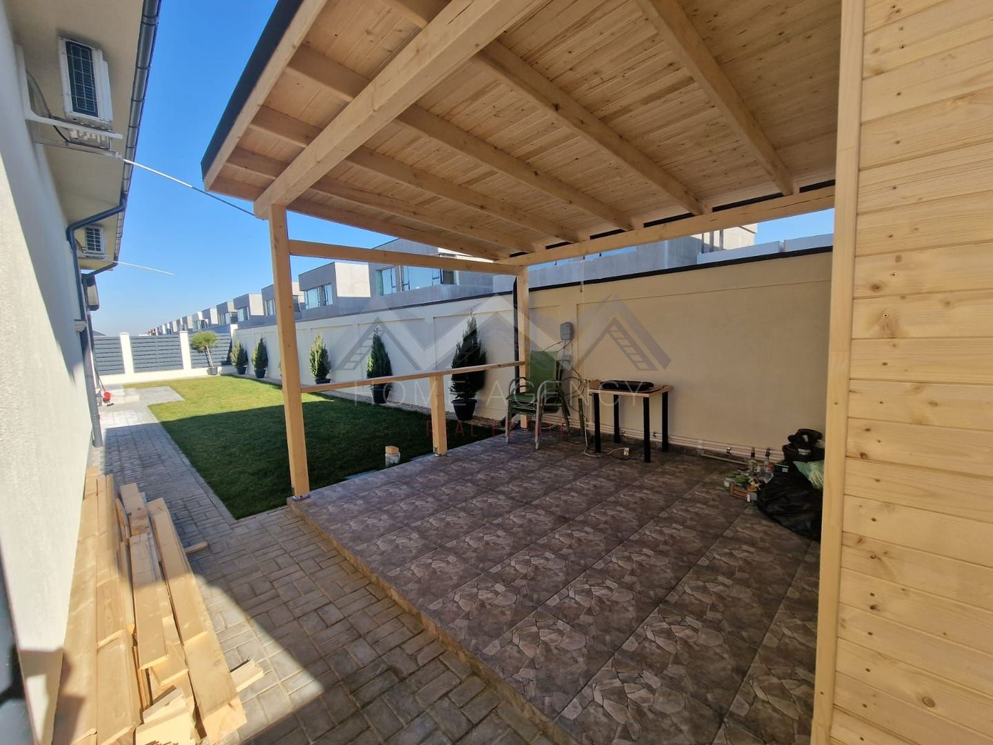 Casă complet mobilată și utilată, cu grădină amenajată | teren 500 mp - Poză 12