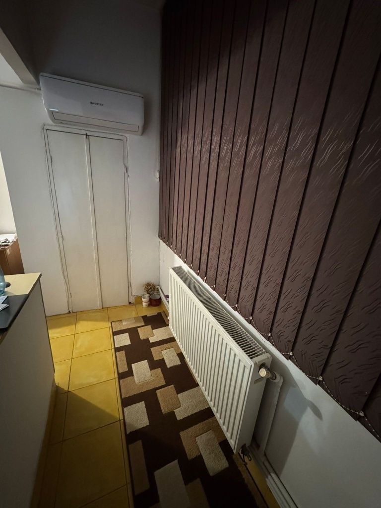 De vanzare Apartament  2 camere P-ta Sfintii Voievozi- Victoriei - Poză 3