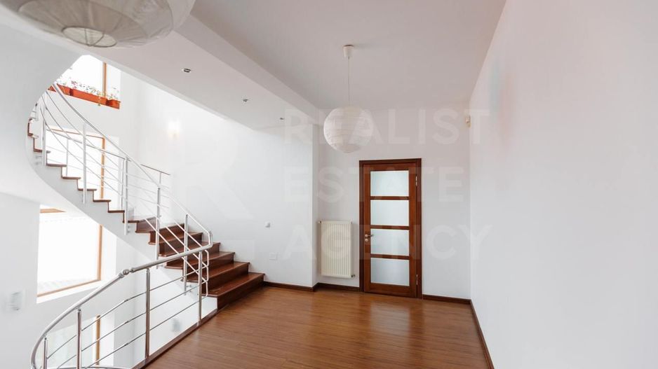 Chirie, casă/vilă, 6 camere, situată in inima capitalei - Poză 11