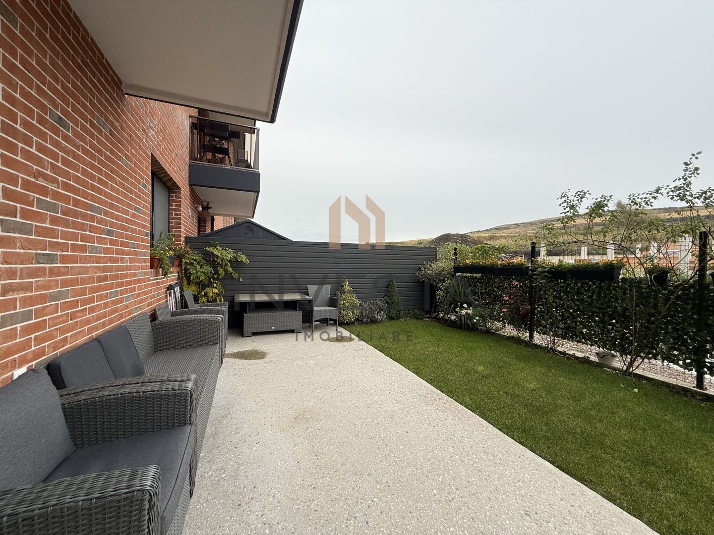 Locuință elegantă cu terasă generoasă și parcare subterană - Poză 7