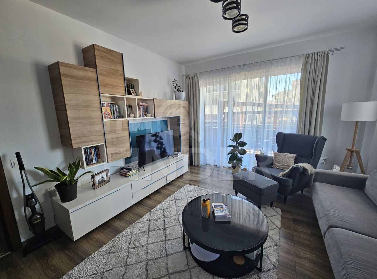 2 camere decomandat, 56 mp plus gradina 44 mp si 13 mp terasa - Poză 1