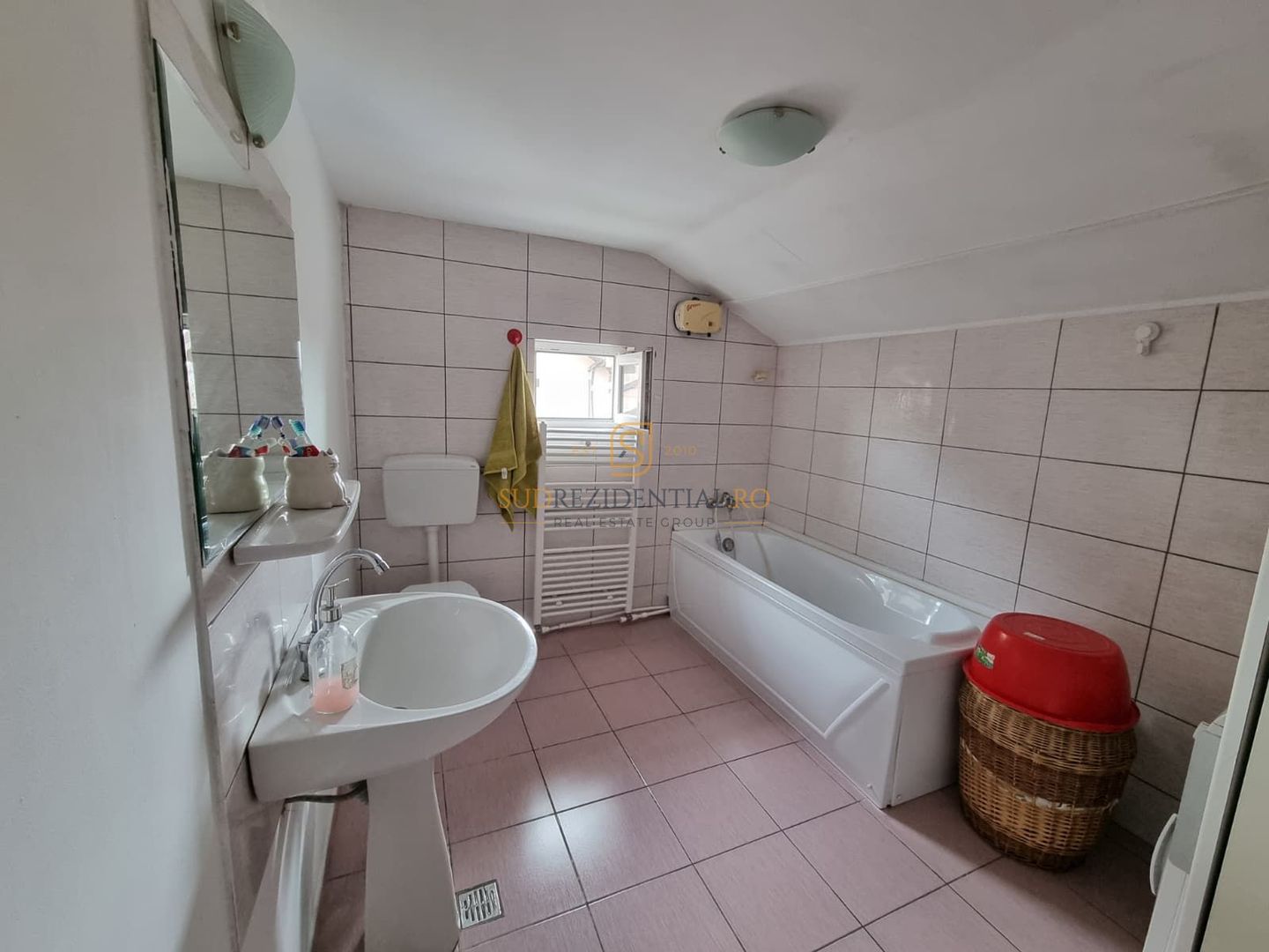 Vila parter + mansarda, 4 camere, teren 424 mp, Comuna Berceni - Poză 8