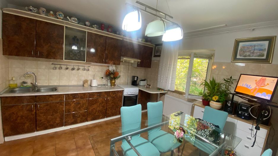 Girocului | 3 Camere | Decomandat | Boxa-spatiu depozitare | Izolat interior - Poză 1