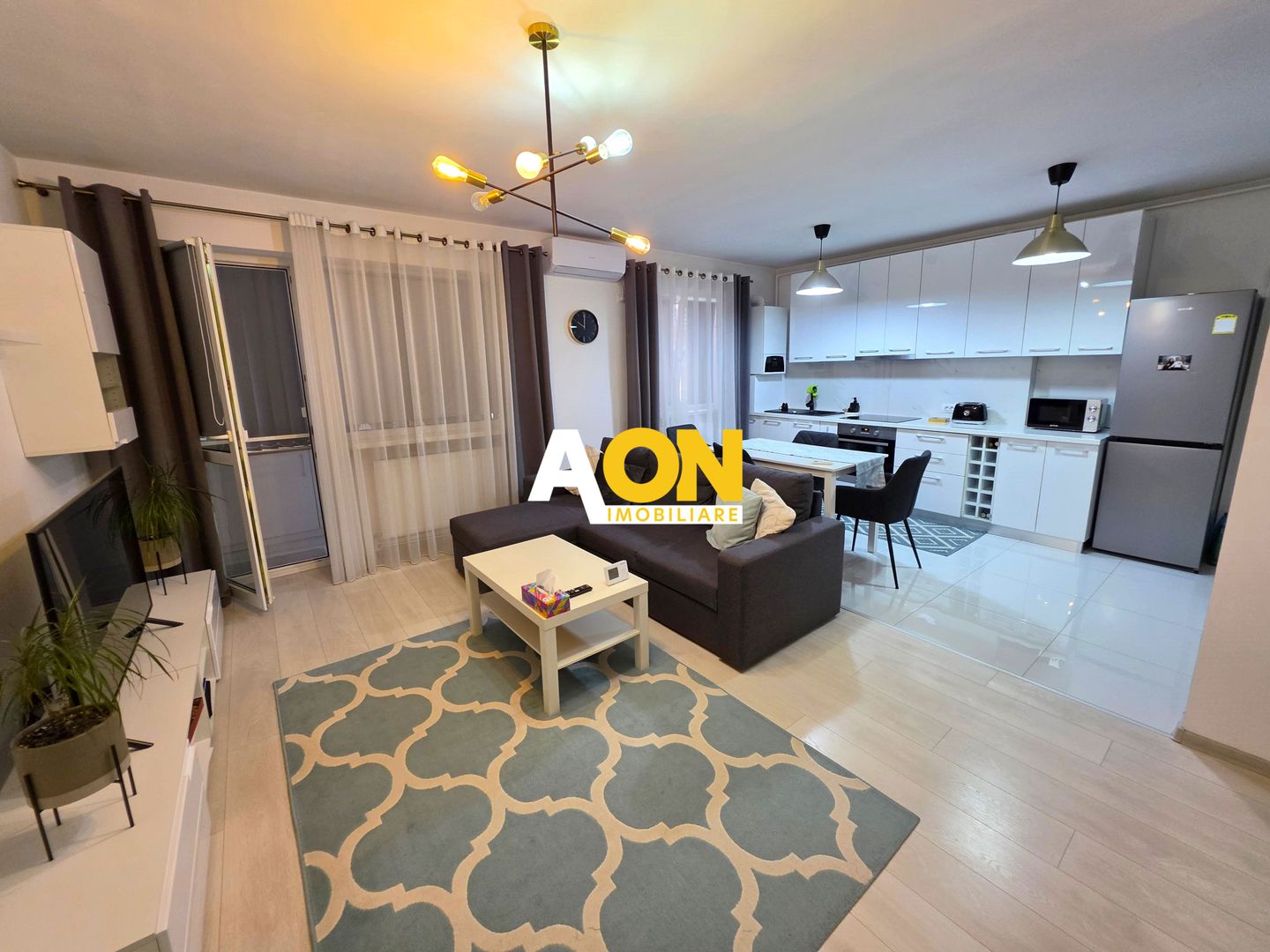 Apartament 2 camere, renovat, mobilat, utilat, Cetate - zona M-uri - Poză 1