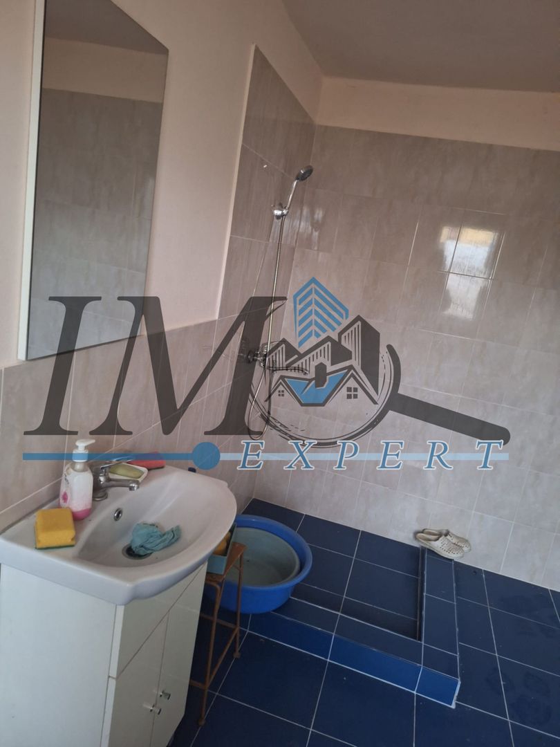 Casa de vânzare in Craciunel la strada principală - Poză 6