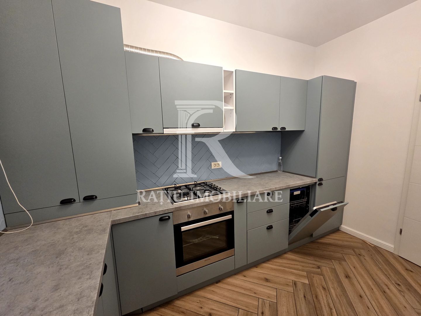 Apartament cu 3 camere | Etaj 1 | Ultracentral |  Oradea - Poză 4