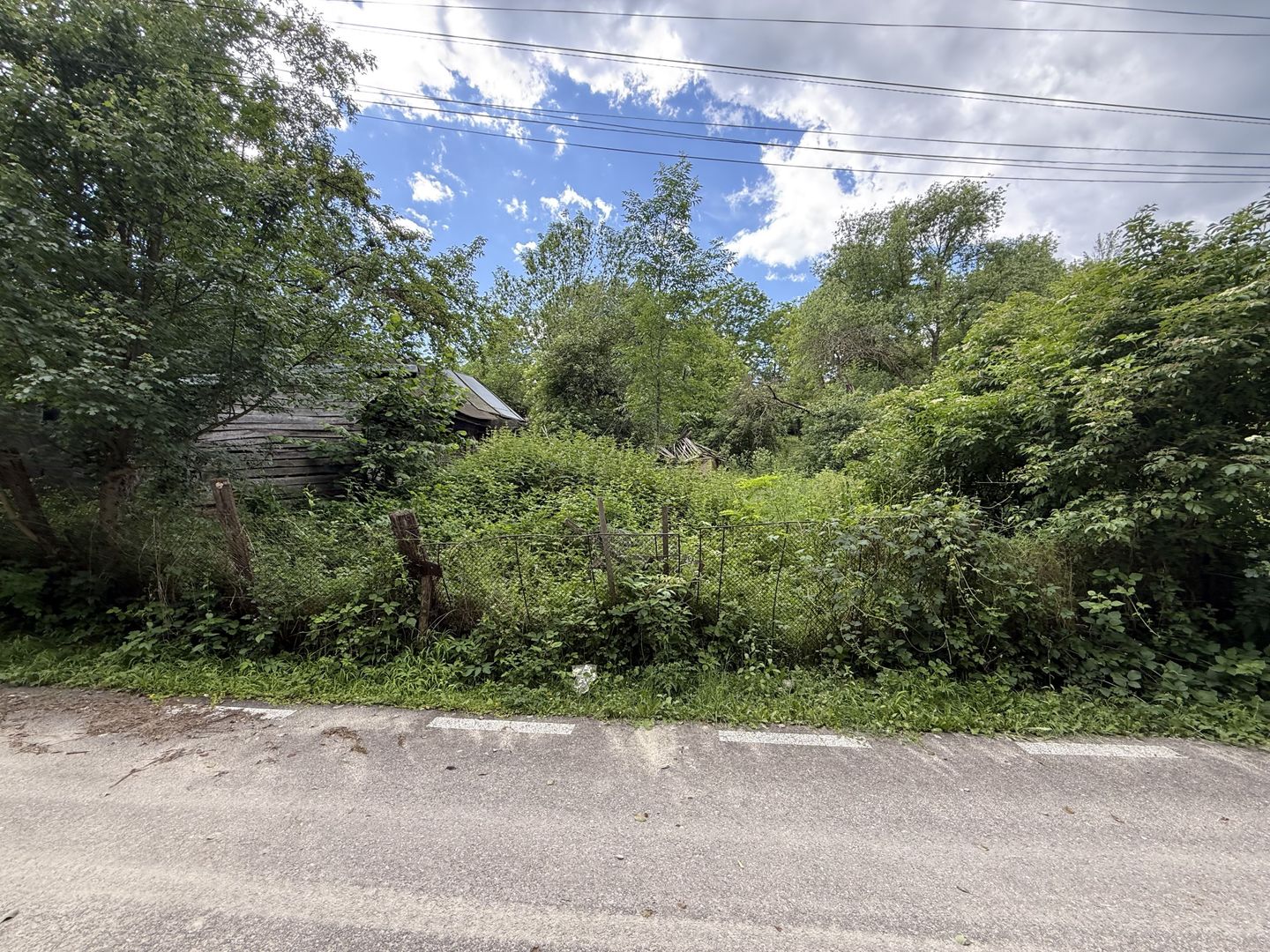 Teren intravilan 683 mp deschidere la strada asfaltata ! - Poză 1