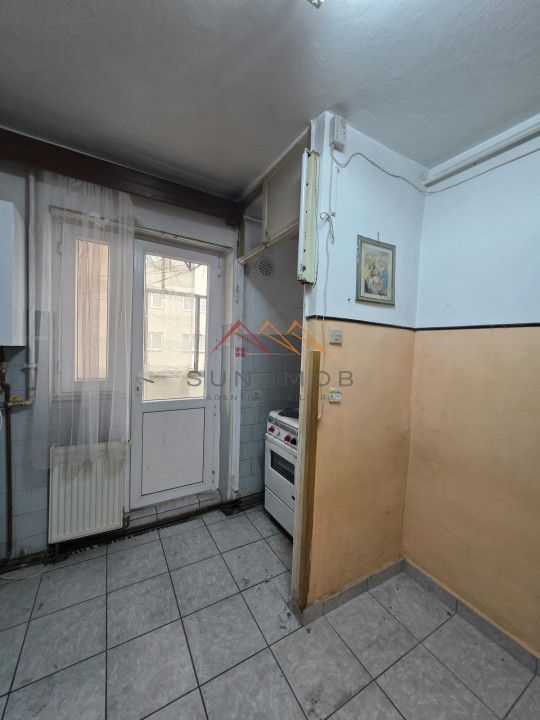 Apartament 2 camere, ultracentral, etaj 1/4, centrala termica, Campina - Poză 1